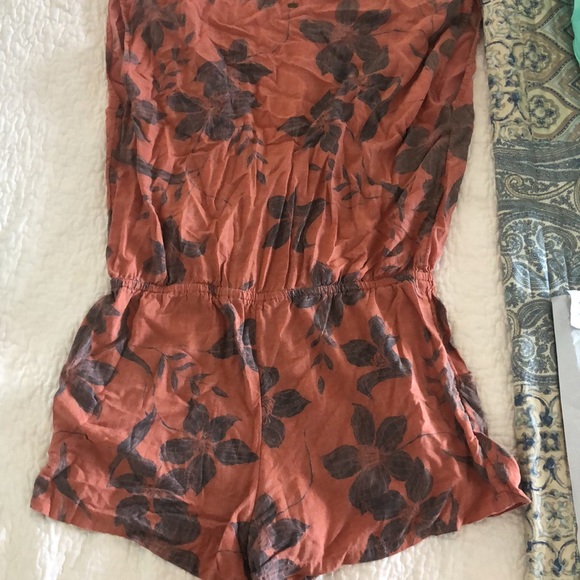 O’Neill *romper* size medium - Picture 6 of 6